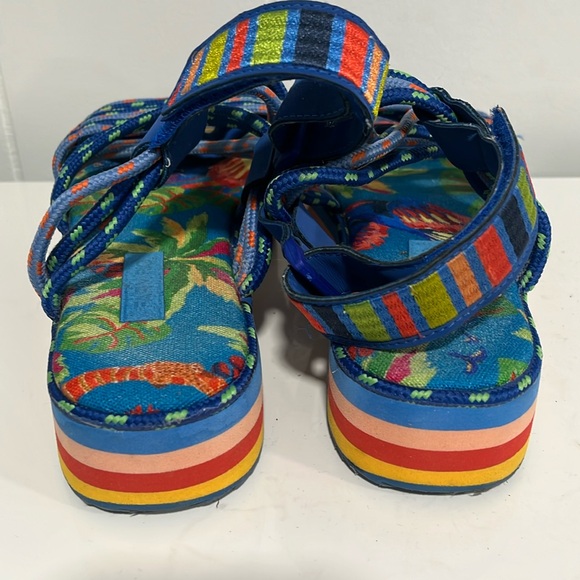 Farm Rio Blue Macaw Rainbow Strappy Platform Sandal Tropical Size 10 - Picture 9 of 11